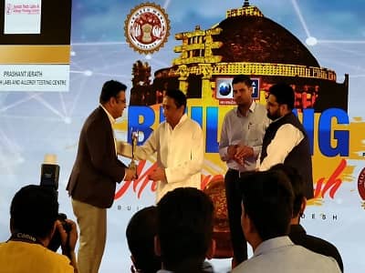 Hon'ble Chief Minister of Madhya Pradesh Sh. Kamal Nath Facilitated Dr. Prashant Jerath, MD-JPL for his services in the field of Diagnostic & Lab Medicine